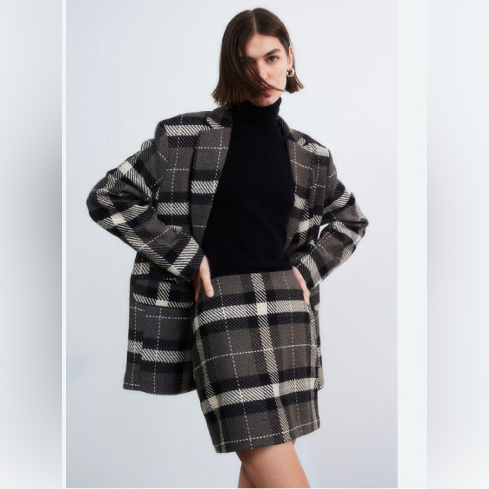 Trendy skirt and blazer set!